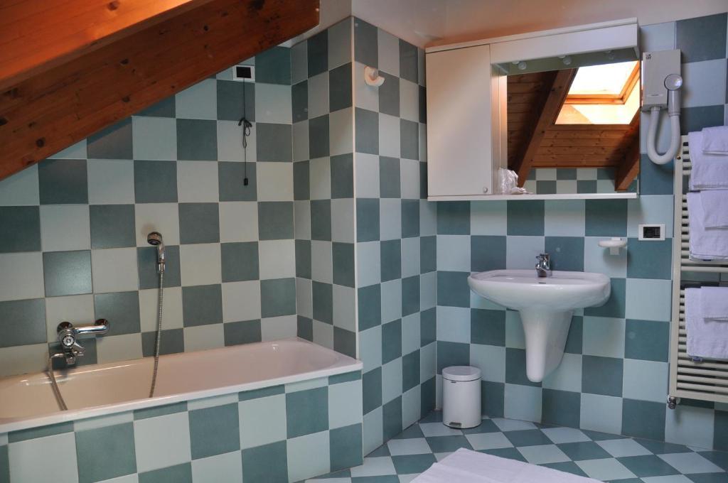 Hotel Ideal Sarche di Calavino Bilik gambar